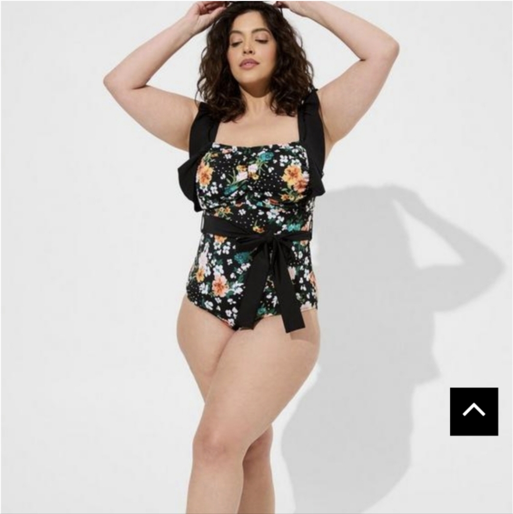 NWT Torrid 5 Wireless Bandeau Belted One Piece Swimsuit 5X 1 Pc Swim #5000